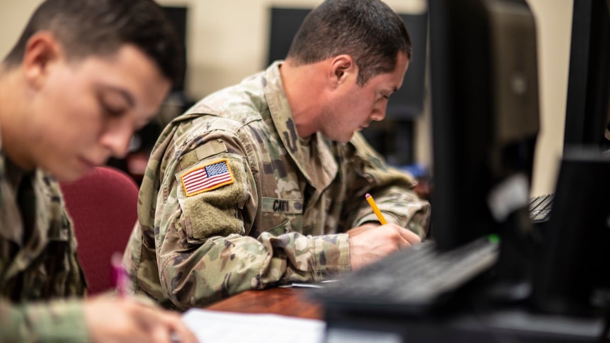 Army to cut credentialing benefit, drop officers from program