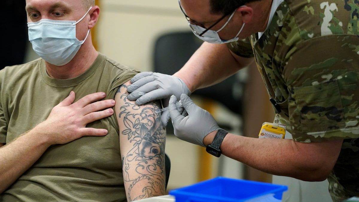 Pentagon moves to take back troops booted for refusing COVID vaccine