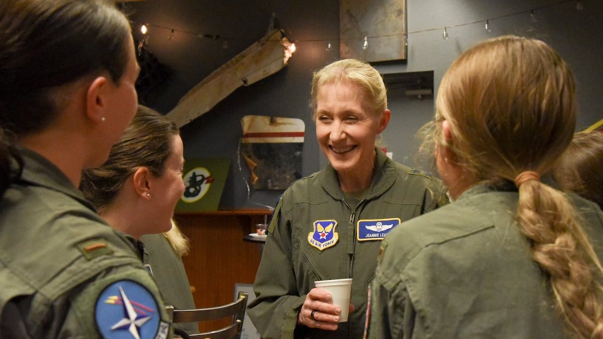 Air Force purges photos, websites on pioneering female pilots