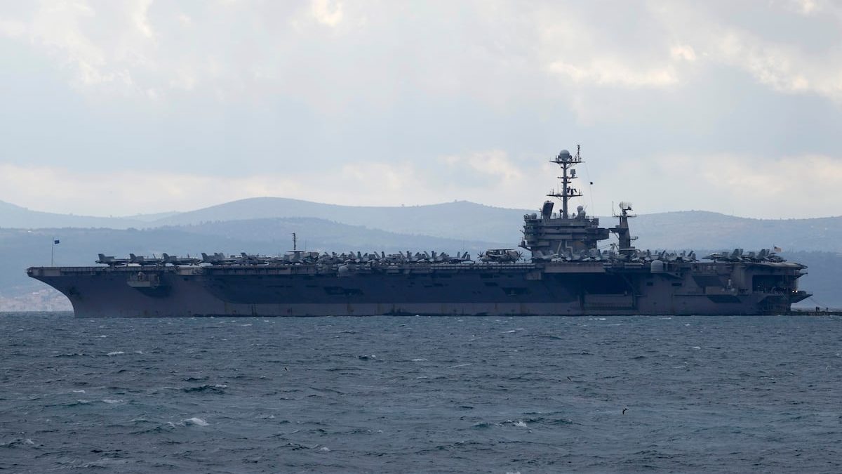 Pentagon keeps 2 aircraft carriers in Middle East for another week