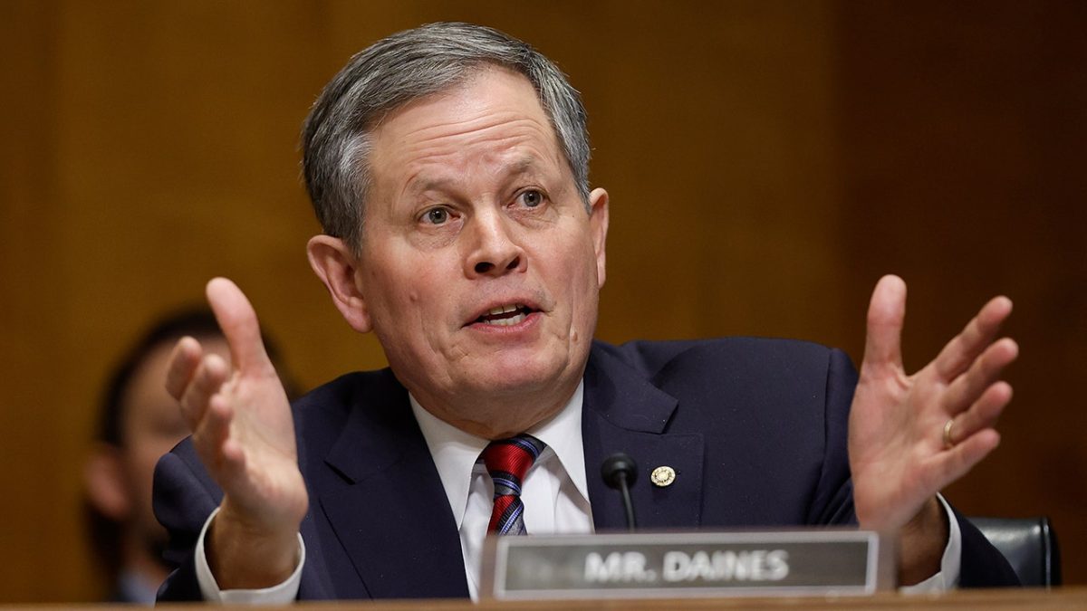 Federal cemeteries would open on major holidays under GOP senator’s bill