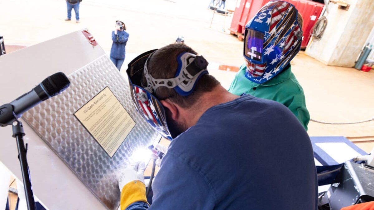 Keel laid for guided-missile destroyer USS Quentin Walsh