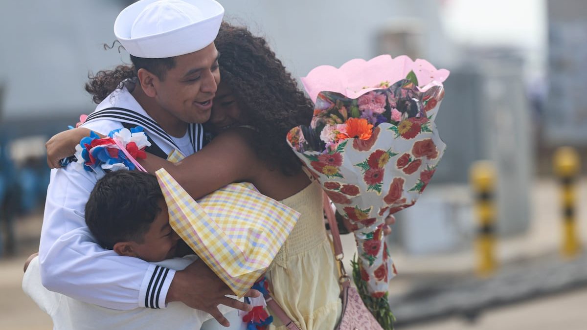 USS Oscar Austin crew accepts combat award for Red Sea deployment