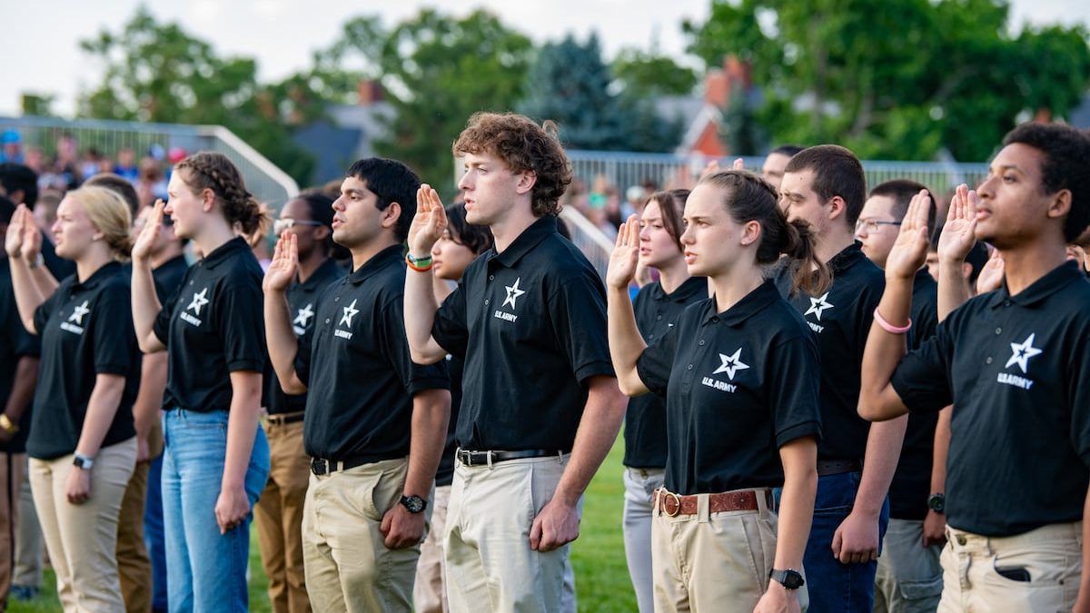 Army hits recruiting goal of 61,000 soldiers 4 months early