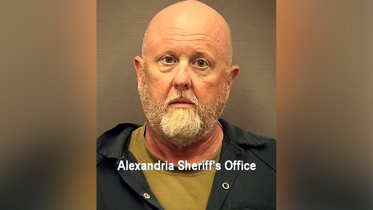 Ex-Coast Guard officer ordered to home detention for Trump threats