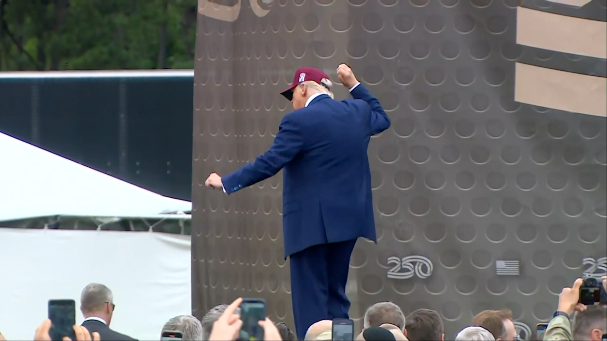 Trump’s dance sparks ‘USA’ chants from soldiers at Fort Bragg event