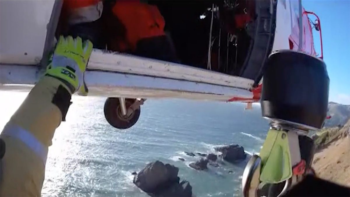 Dramatic helicopter rescue saves teens trapped at Oregon tourist hot spot