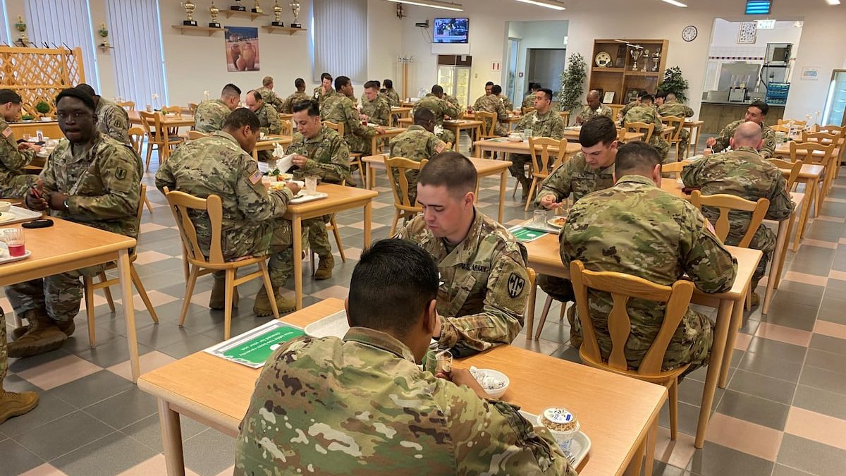 Pilot program at Fort Hood gives soldiers more dining options