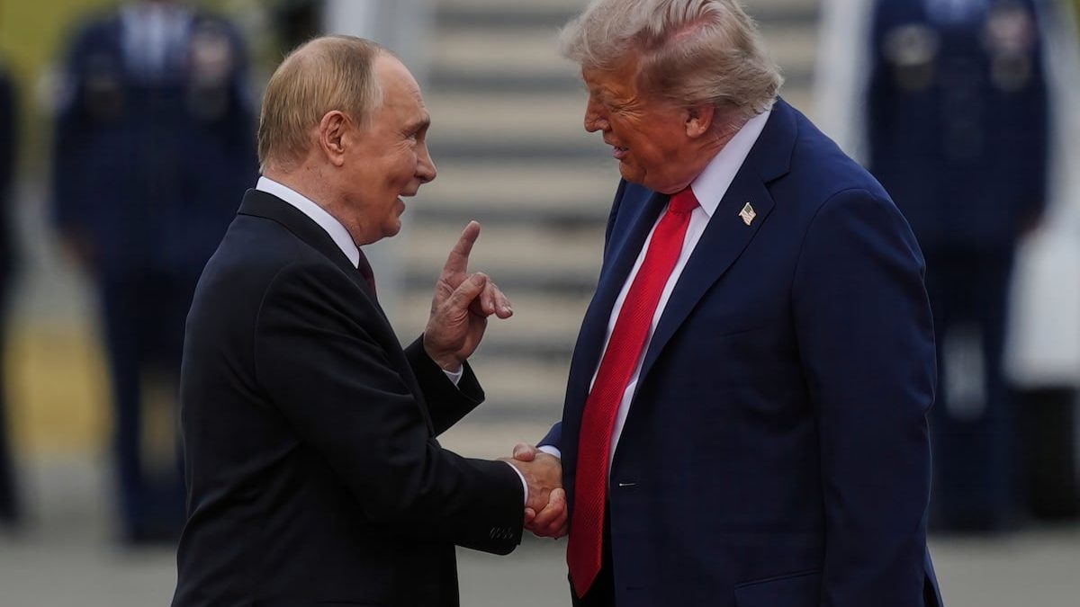 B-2, fighter jets fly over as Trump-Putin summit begins