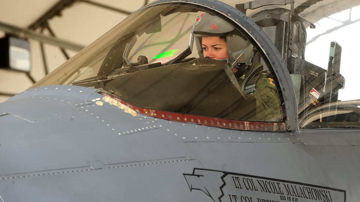Former Thunderbirds pilot takes on disease that grounded her career