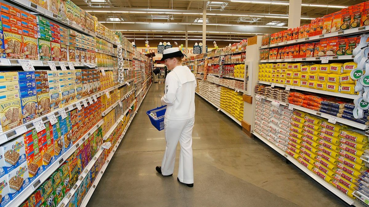 Troops, families use credit card relief at commissaries amid shutdown