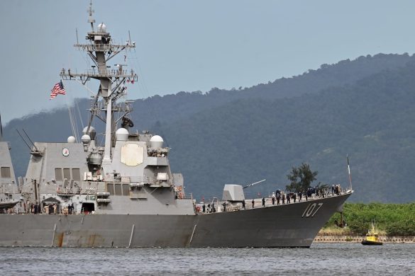 US warship docks in Trinidad and Tobago, putting pressure on Venezuela