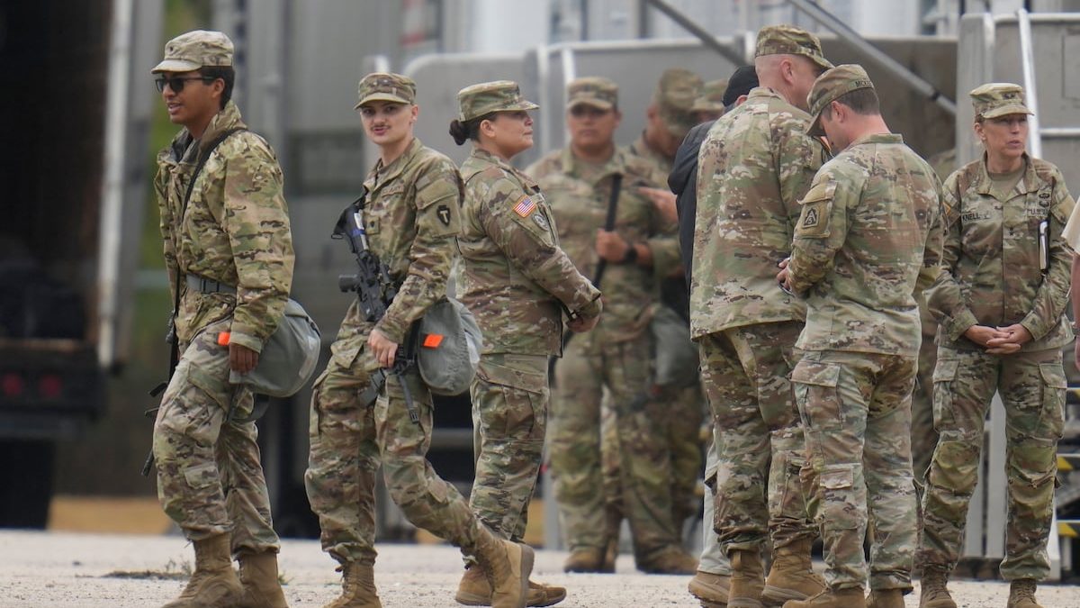 Texas National Guard members arrive in Illinois
