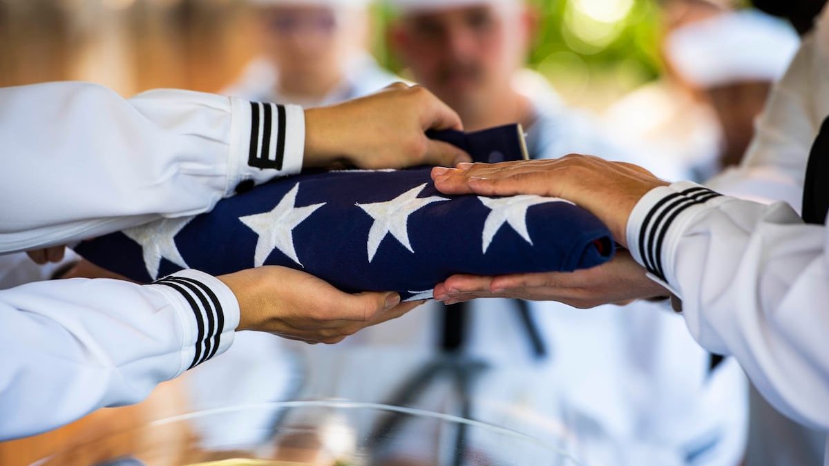 Navy sailor dies after attempting to rescue children at Hawaii beach