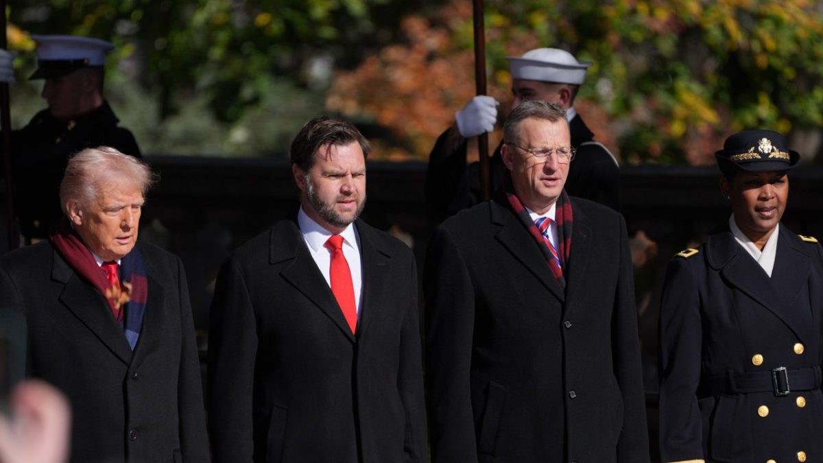 Trump honors veterans at Arlington National Cemetery ceremony