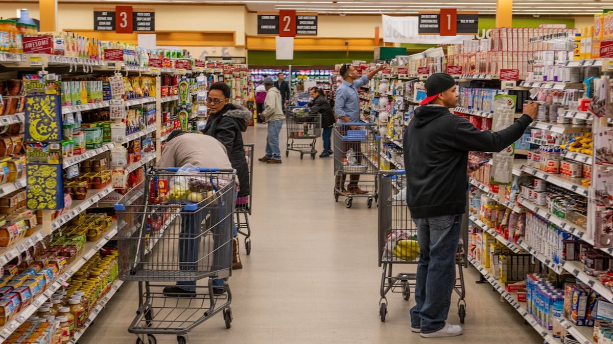 Lawmakers move to block effort to privatize military commissaries