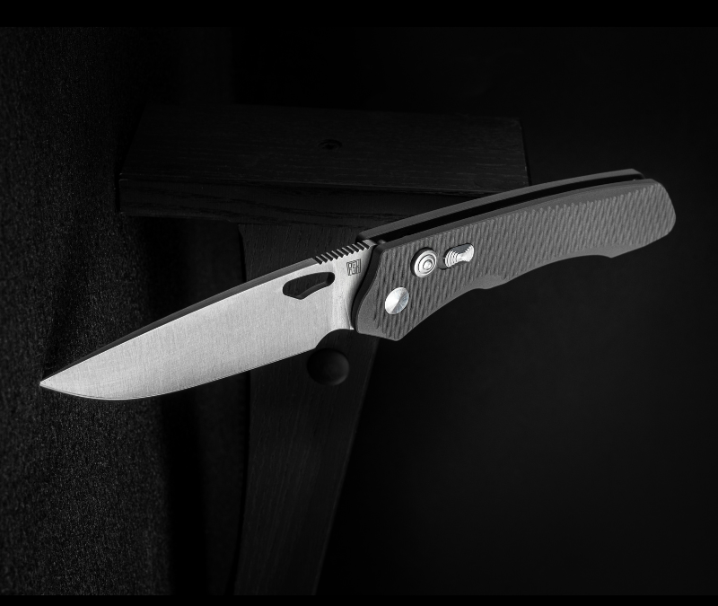 Real Steel Design Team Offers Griffin Model an Ultimatum