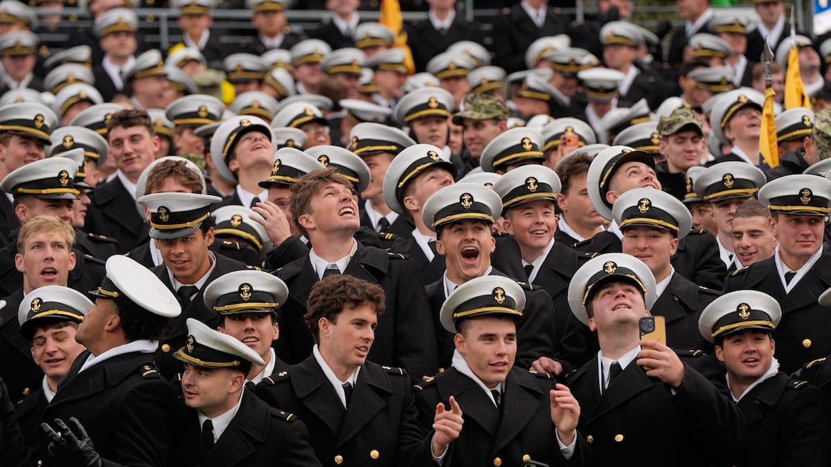 Midshipmen eke out win over Black Knights in Army-Navy game