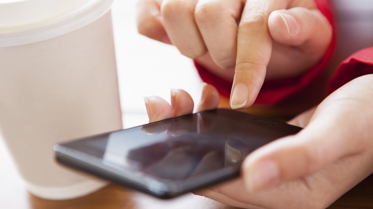 Lawmakers move to further restrict cellphones in DOD schools