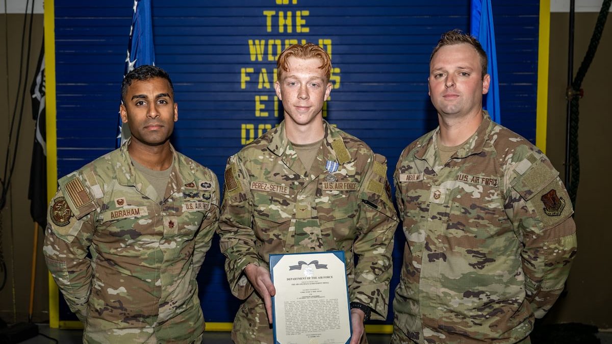 Airman awarded medal for aid in capture of fugitive accused of murder