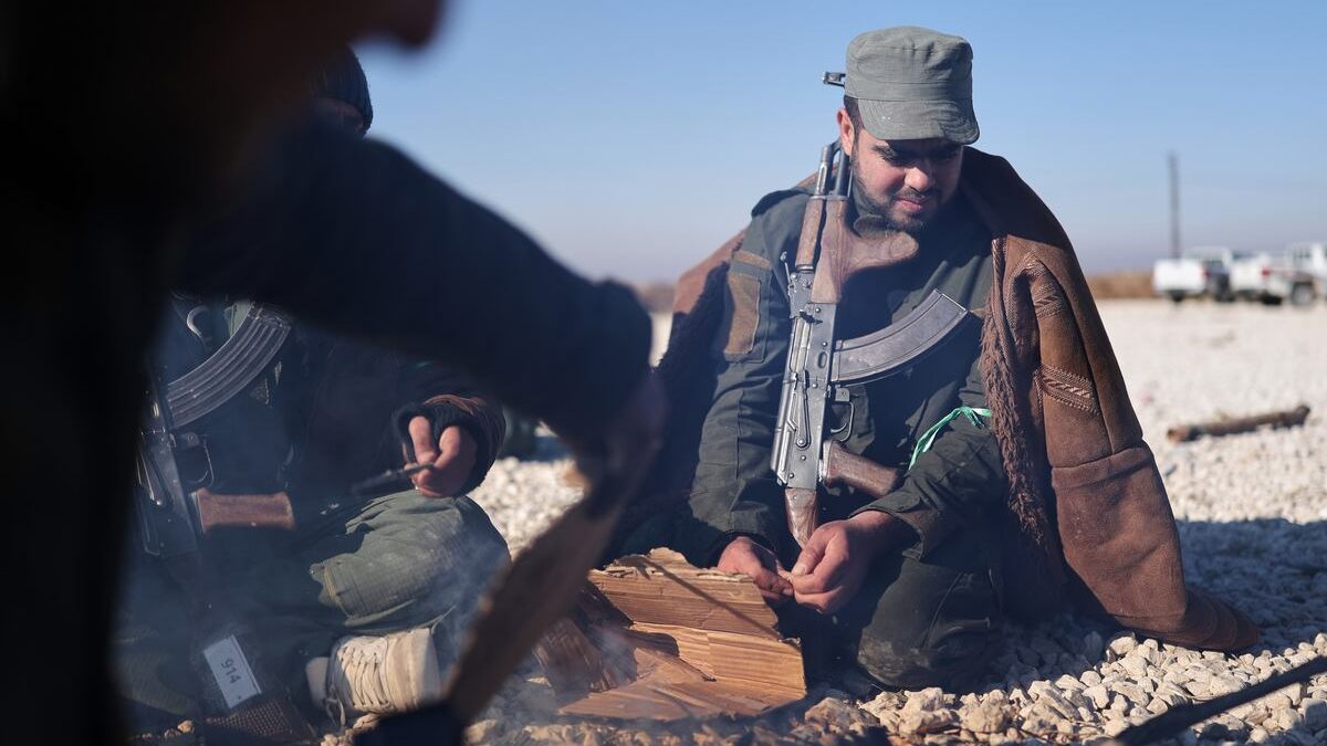 US military transfers 150 Islamic State detainees from Syria to Iraq