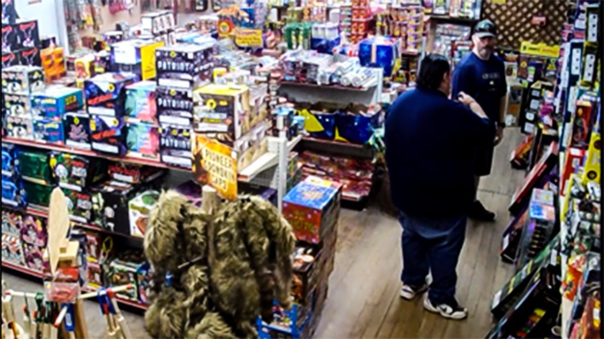 EX-Navy SEAL convicted for trying to harm police with explosives