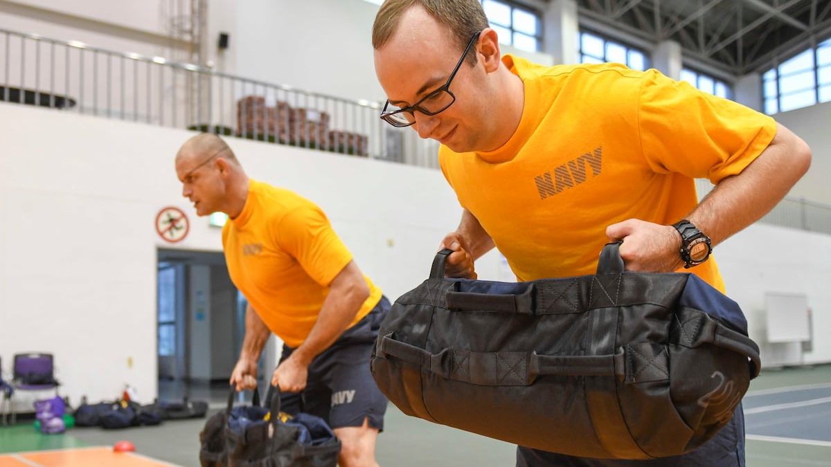 Gold PT uniform phaseout set as Navy streamlines sailors’ seabag