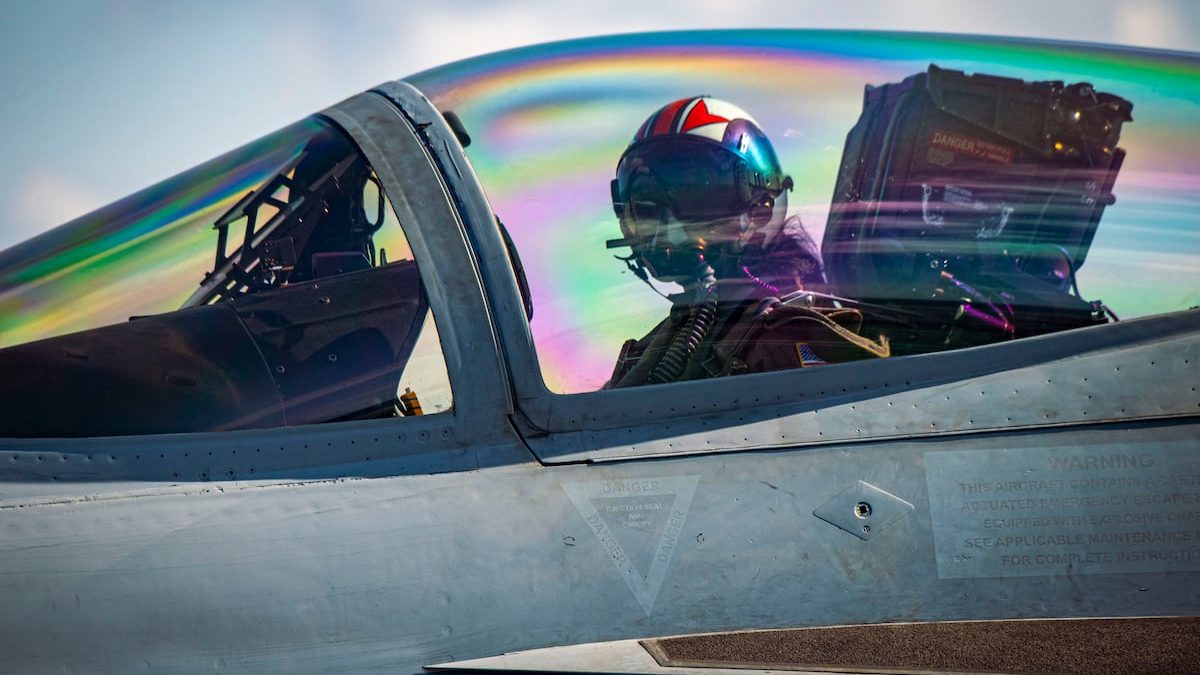 Select naval flight officers, aviators eligible for $120,000 retention bonus