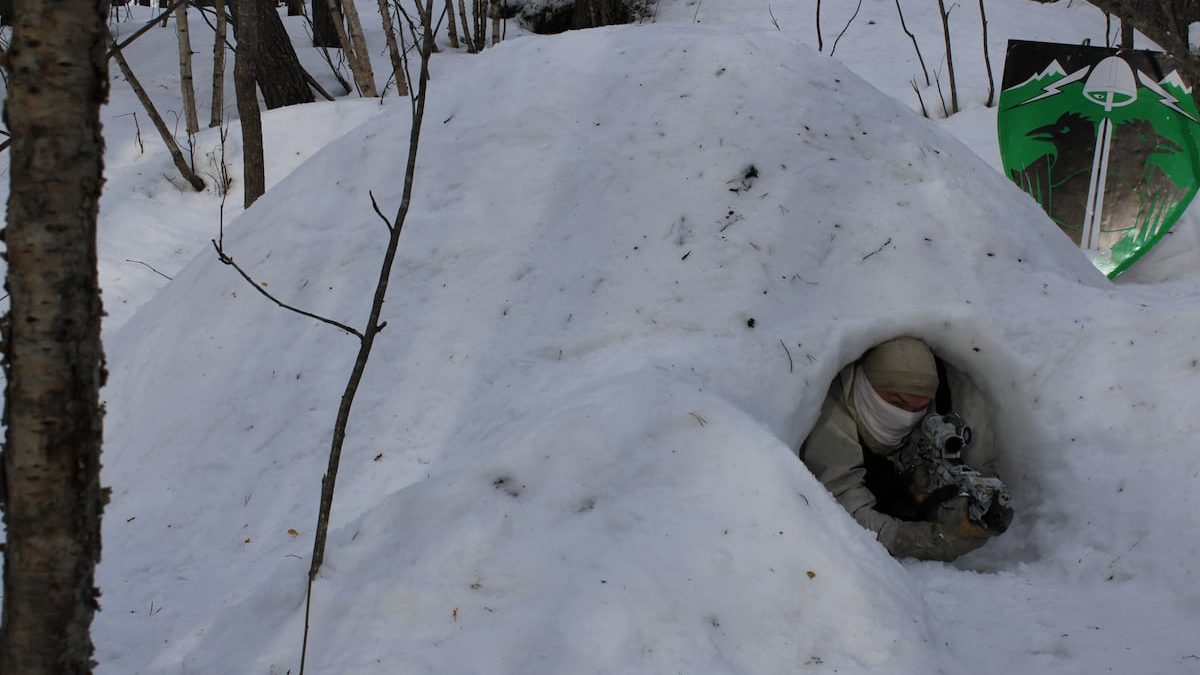Norway’s elite Arctic soldiers still dig their own snow caves to hide from drones