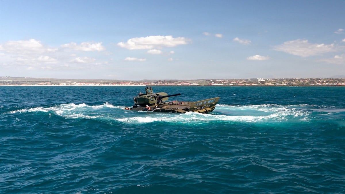 Marines test ‘cruise control’ swim feature on amphibious vehicle prototype