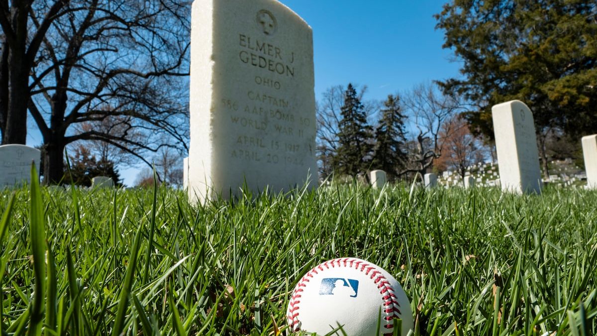 The Nationals honor baseball players turned citizen soldiers in Arlington tribute