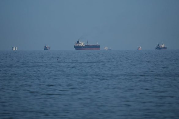 The ‘simple maneuver’ of opening Hormuz strait carries great risks, analysts say