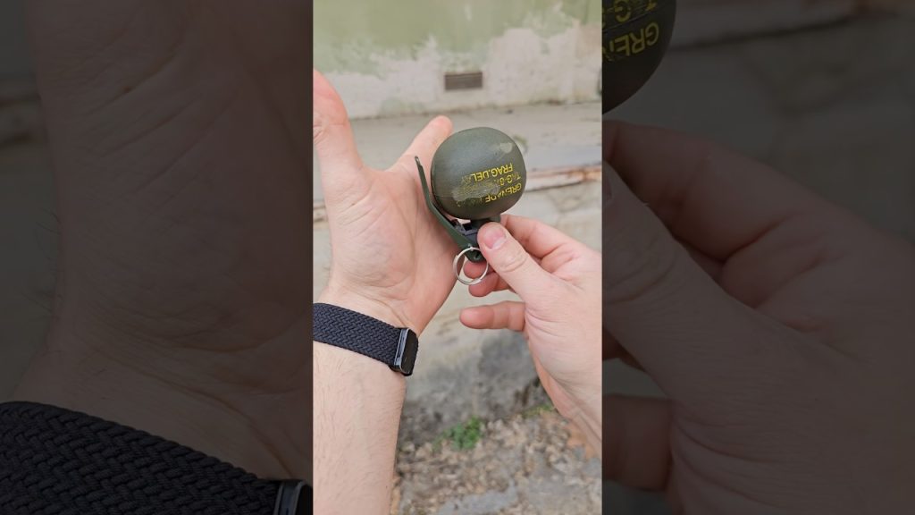 How to hold a Hand Grenade