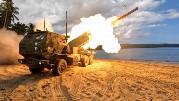 US Marines help gun down beach invaders in simulated Philippines defense
