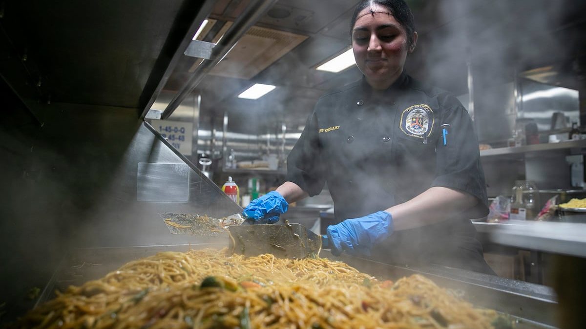 CNO denies reports of poor food service aboard Navy vessels