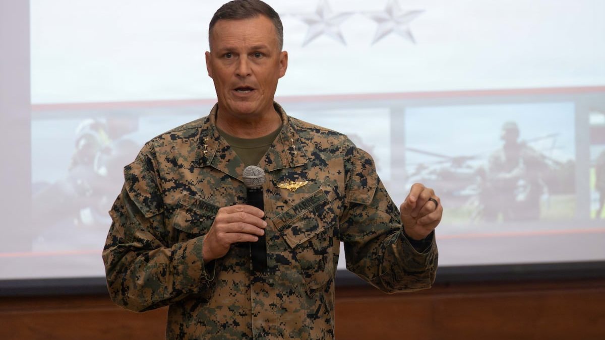 ‘Prepare your family’: Marine Reserve commander gives warlike safety brief