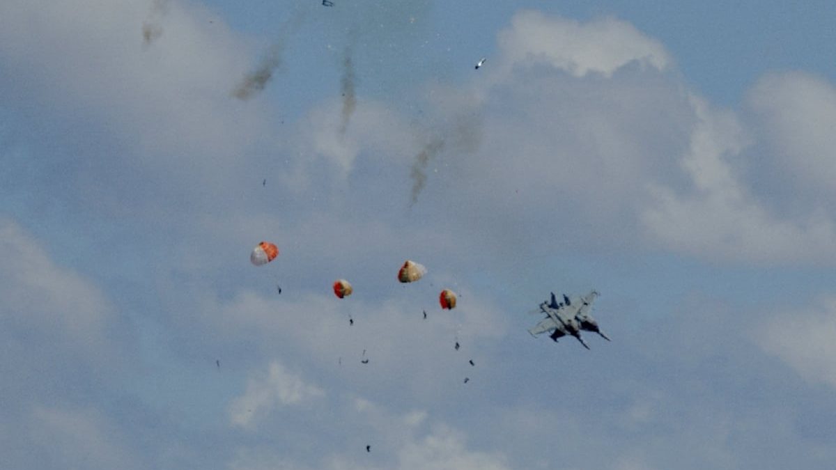 Crew members safely ejected after Navy jets collide at Idaho air show
