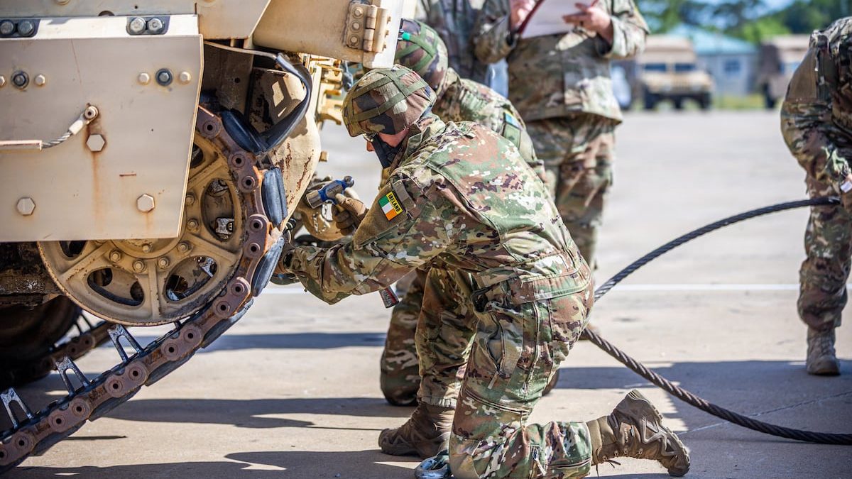 Scarlet for ya: Irish team takes first place on Bradleys in US Army’s armor competition despite having none at home