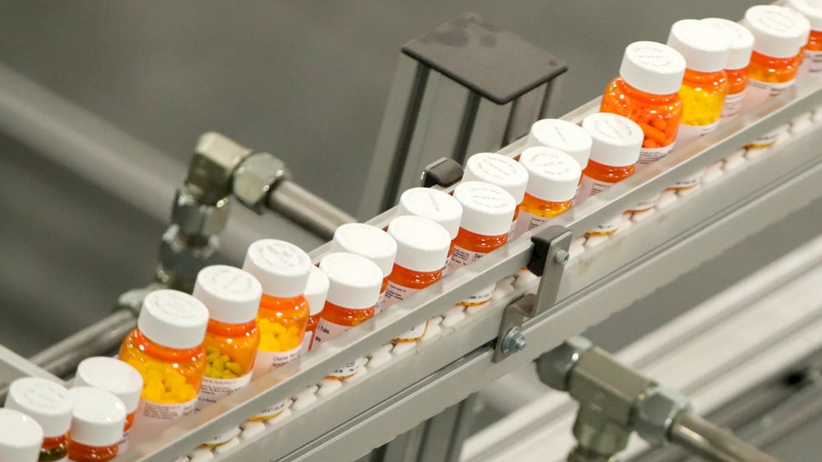 Lawmakers introduce bill to lower drug costs for service members, veterans