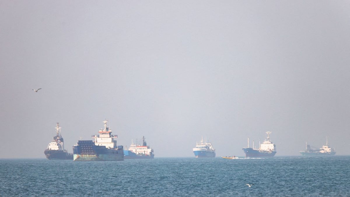 US military accompanies commercial carrier through Strait of Hormuz