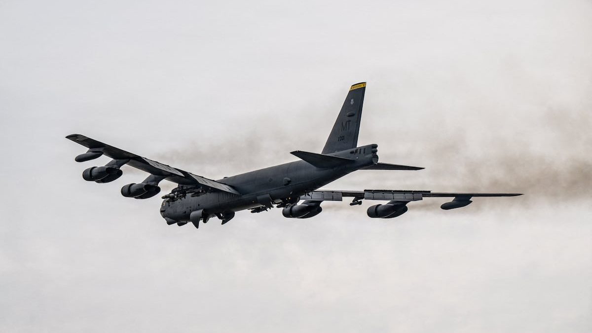 B-52 Stratofortress crashes after takeoff at California air base