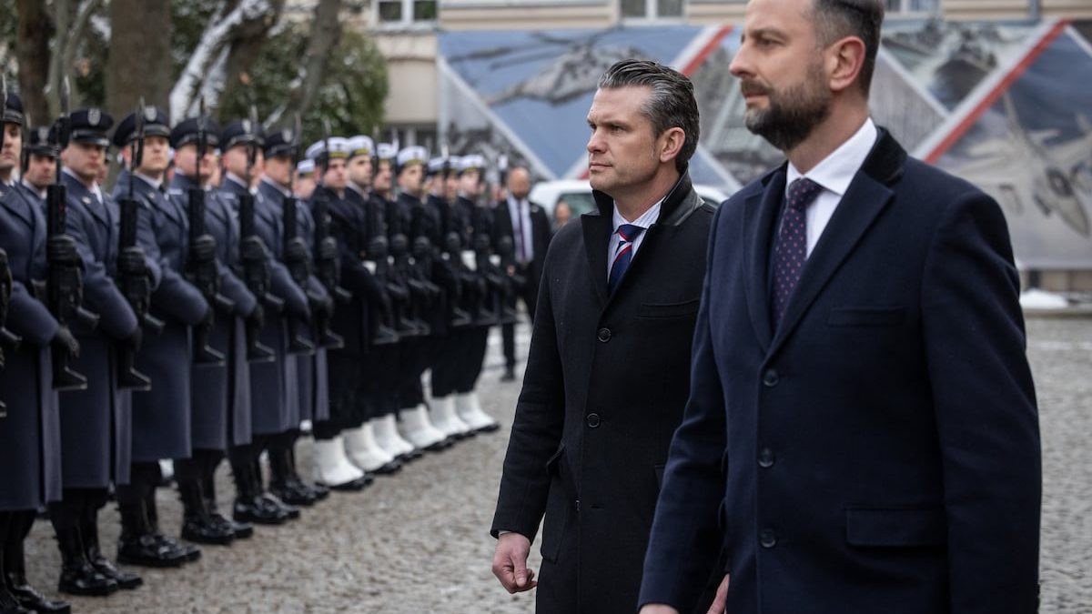 Pentagon open to Poland’s offer to host permanent U.S. base, Polish minister says