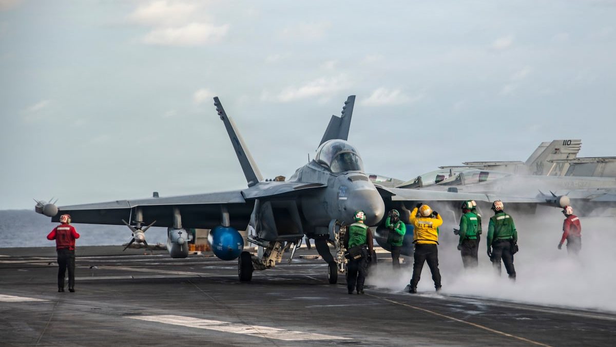 Select Navy reserve aviators eligible for up to $40,000 in annual bonuses
