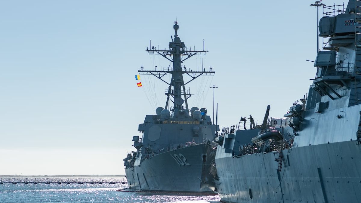 USS Sampson spills roughly 2,000 gallons of diesel fuel into Seattle harbor