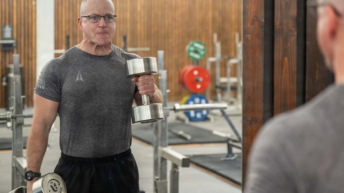 Meet the 48-year-old Space Force guardian setting Hawaii state powerlifting records