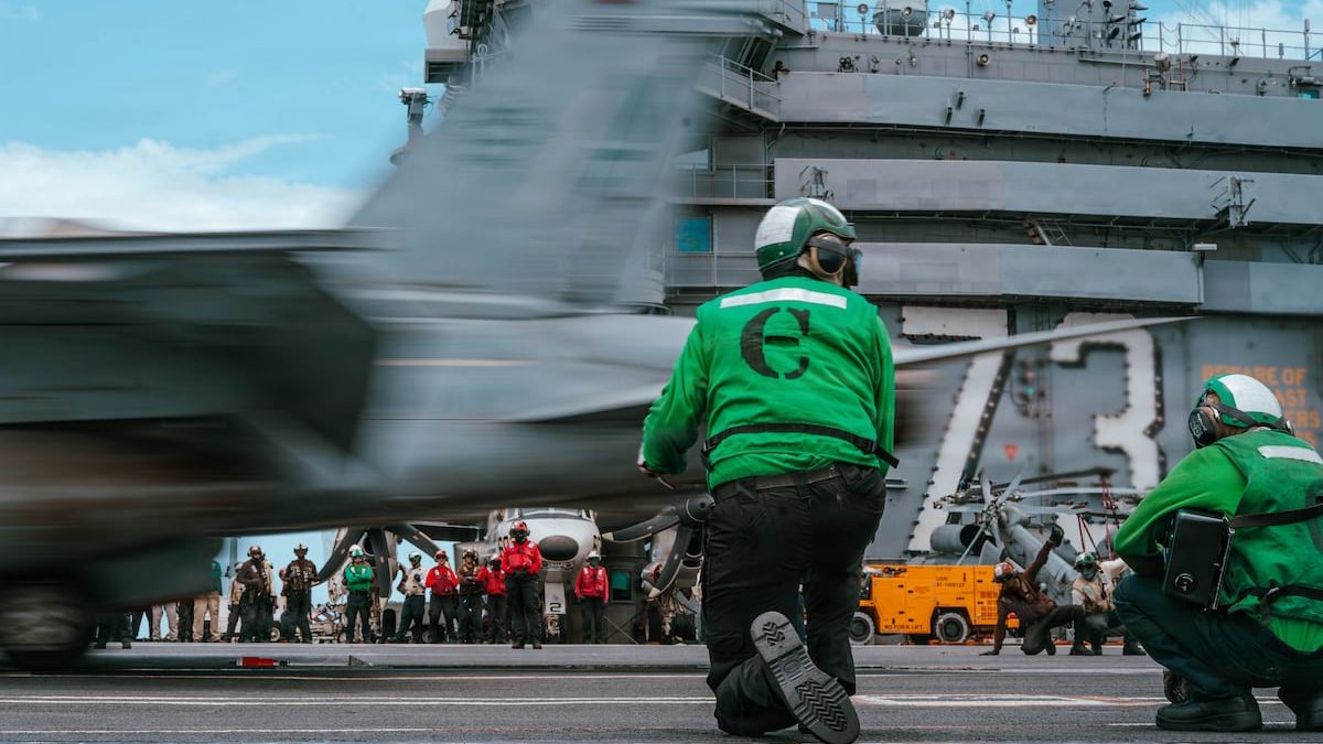 USS George Washington operating in South China Sea as China-Philippines tension escalates