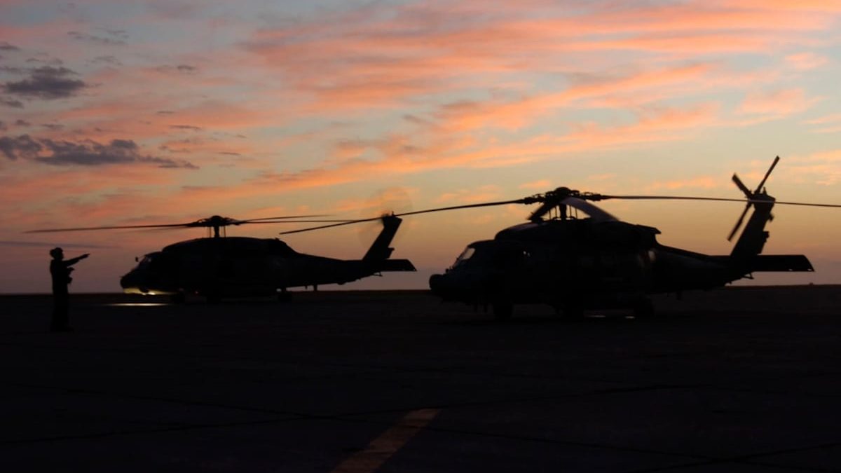 Navy’s ‘dinosaur’ carrier delivery plane flies into sunset