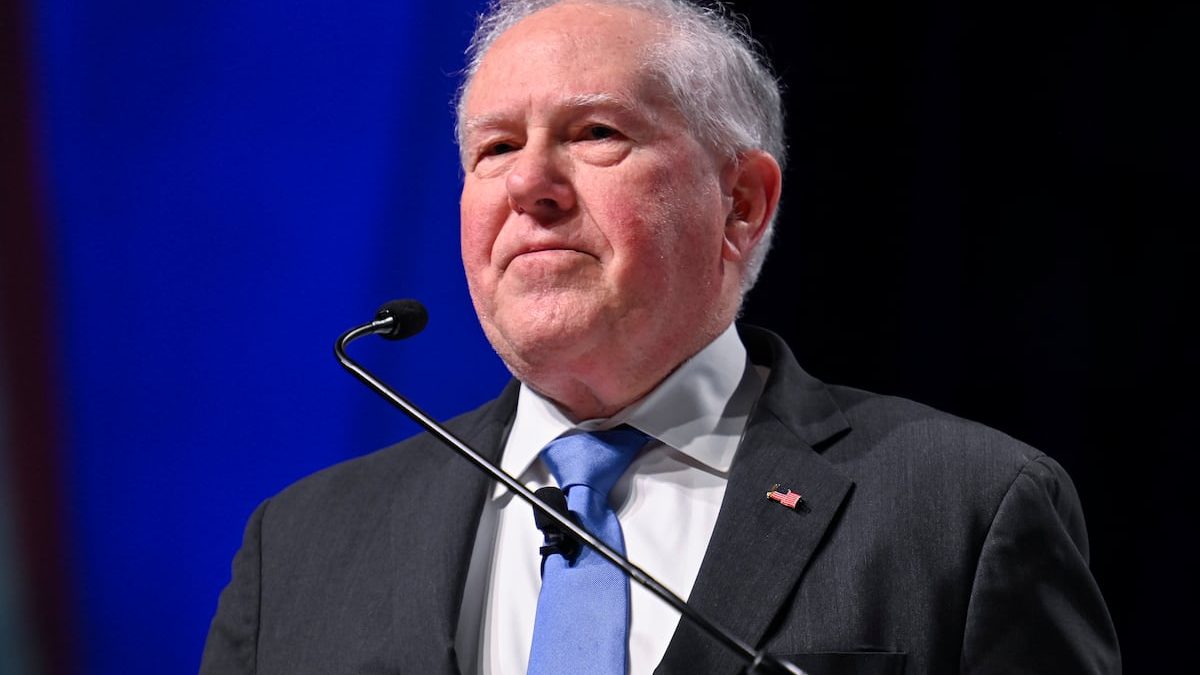 ‘Let the AI do it’: Former Air Force secretary pits machine against human operators