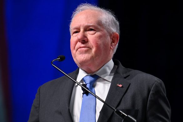 ‘Let the AI do it’: Former Air Force secretary pits machine against human operators