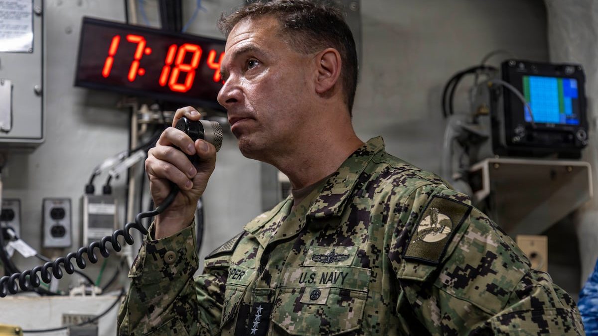 CENTCOM commander visits USS Abraham Lincoln amid mental health concerns